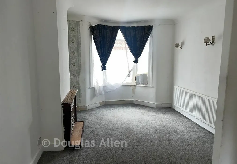 Lounge B - Compton Avenue, East Ham - Wards of Kent