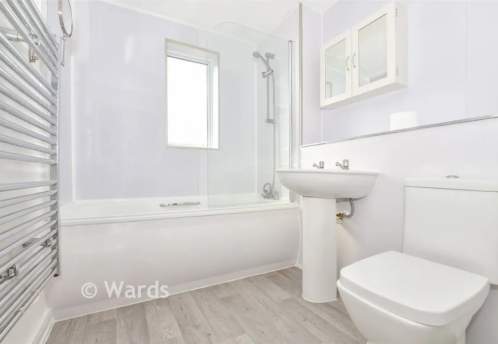 Bathroom - Poynder Drive, Holborough Lakes, Kent - Wards of Kent