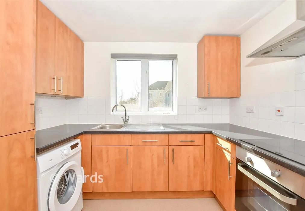 Kitchen - Poynder Drive, Holborough Lakes, Kent - Wards of Kent