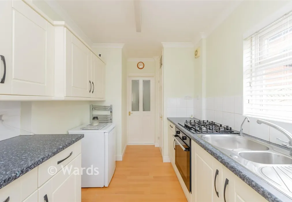 Kitchen - Meadow Way, Dartford, Kent - Wards of Kent