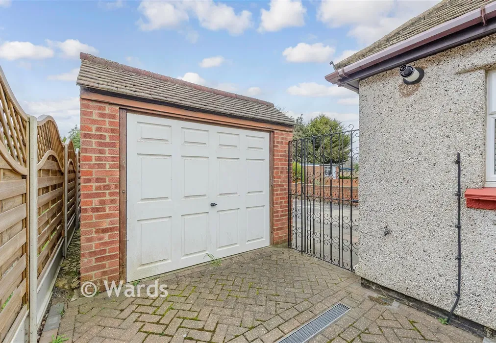 Garage - Meadow Way, Dartford, Kent - Wards of Kent