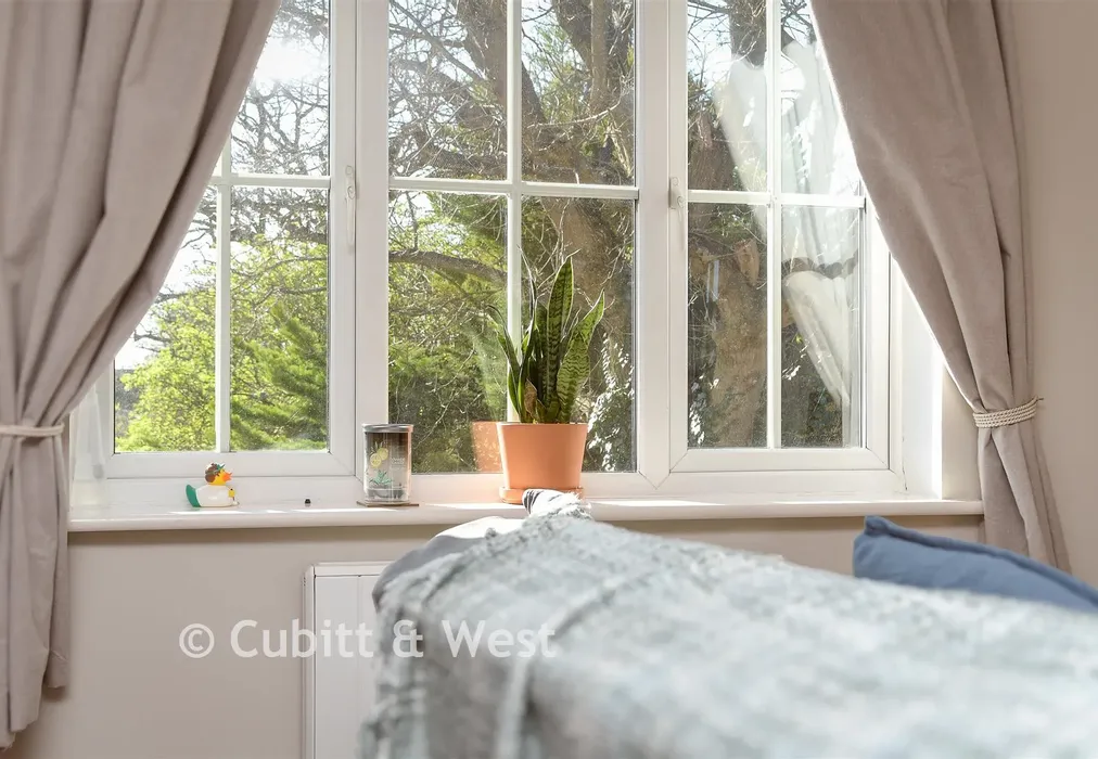 Internal Lifestyle Photograph - Priestlands Close, Horley, Surrey - Wards of Kent