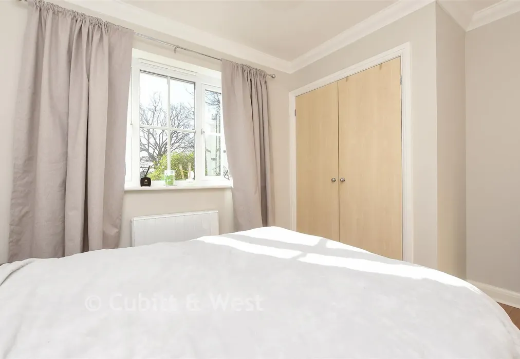 Bedroom - Priestlands Close, Horley, Surrey - Wards of Kent
