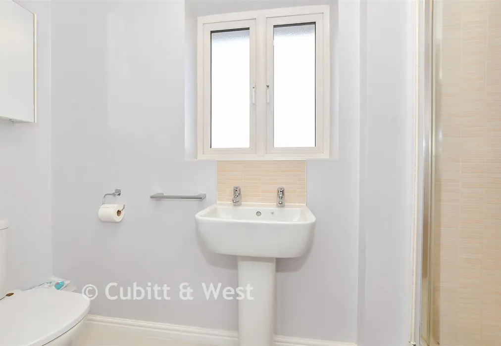 En-Suite Shower Room - Horndean, Waterlooville, Hampshire - Wards of Kent