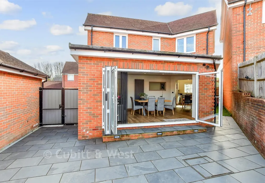 External Lifestyle Photograph - Horndean, Waterlooville, Hampshire - Wards of Kent