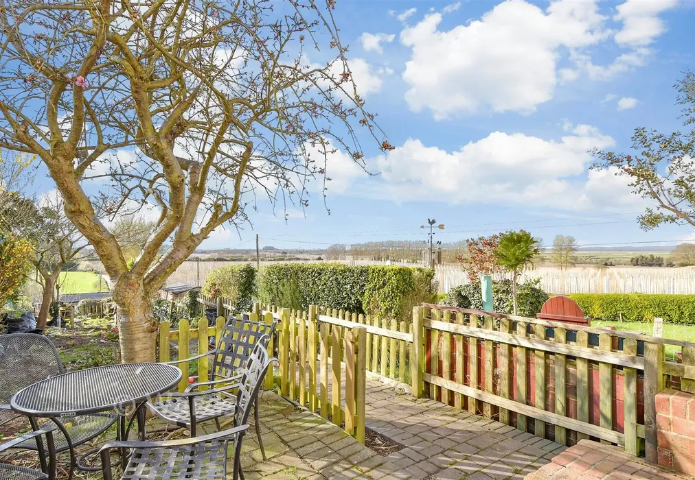 Rear Garden - Bennetts Gardens, Buckland, Kent - Wards of Kent