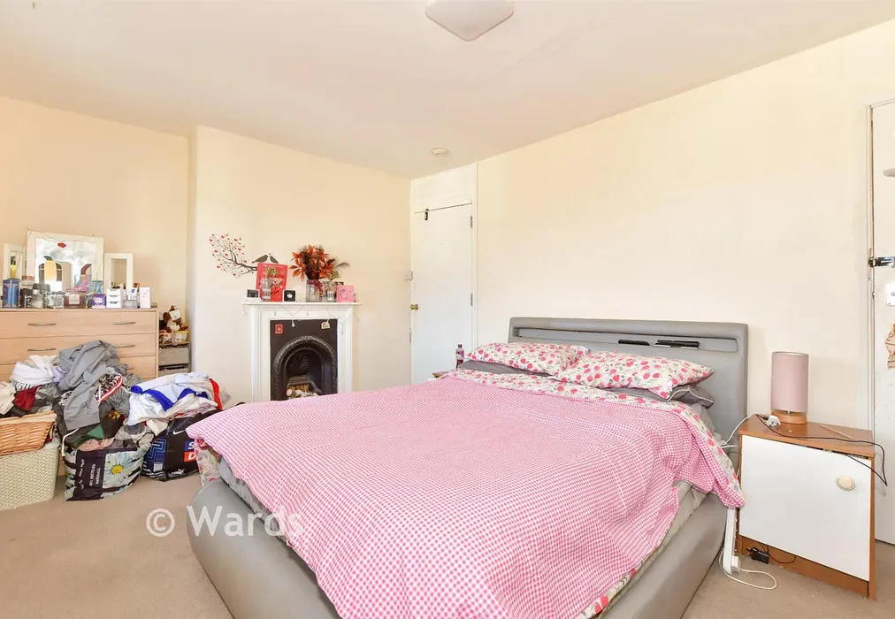 Bedroom 1 - Guildhall Street, Folkestone, Kent - Wards of Kent
