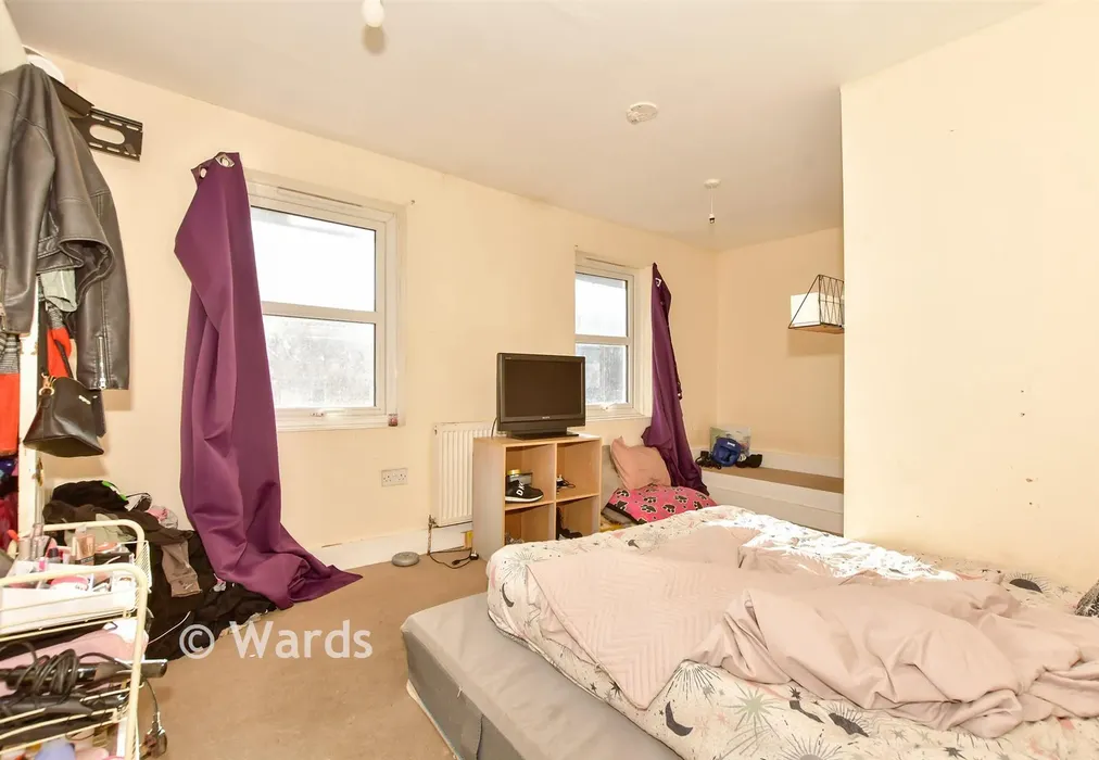 Bedroom 2 - Guildhall Street, Folkestone, Kent - Wards of Kent