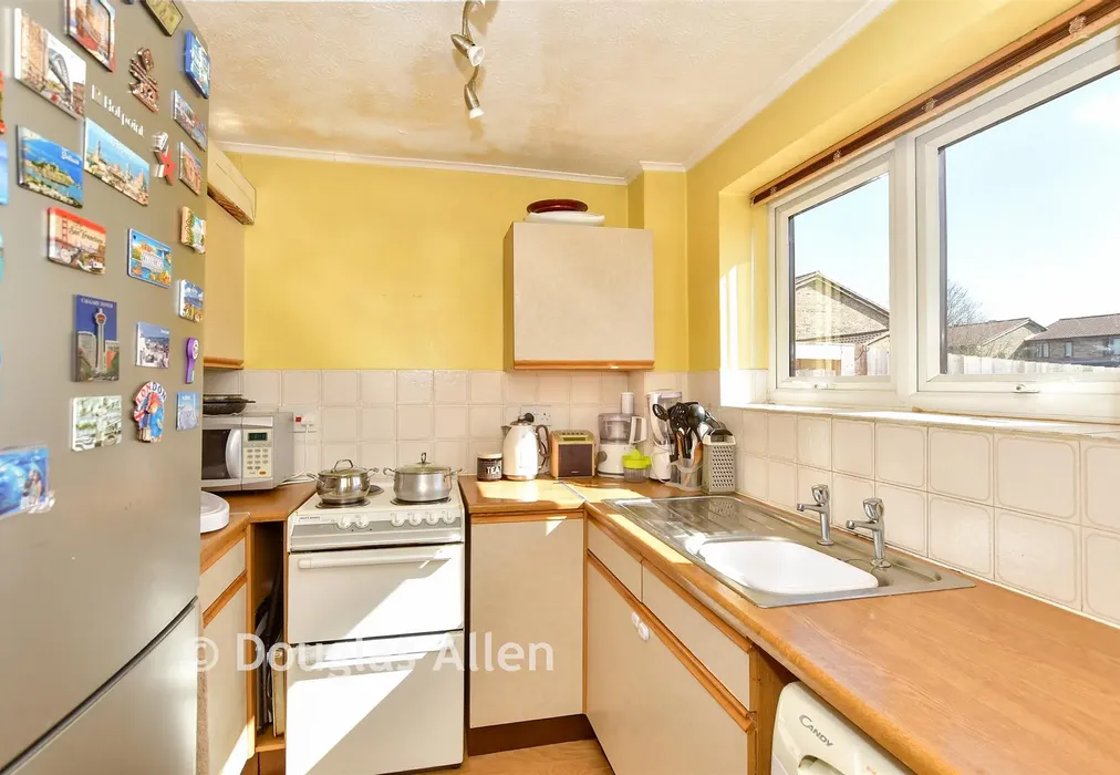Kitchen - Blunden Close, Dagenham, Essex - Wards of Kent