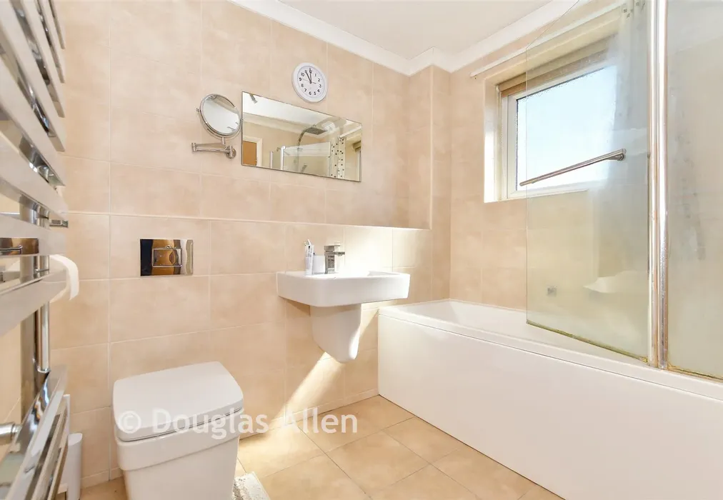 Bathroom - Blunden Close, Dagenham, Essex - Wards of Kent