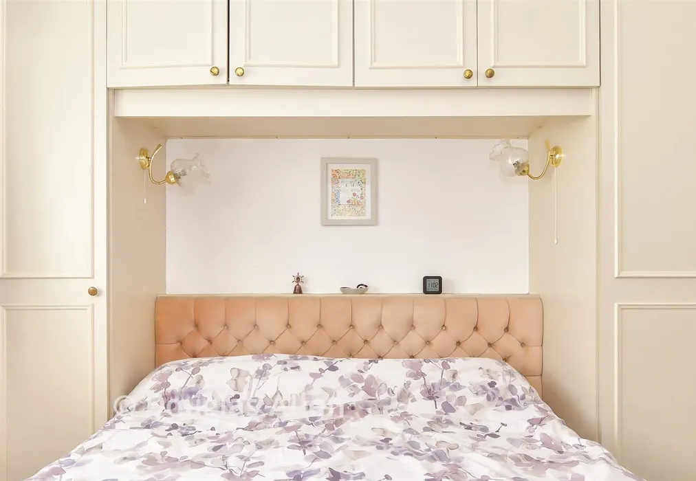 Internal Lifestyle Photograph - Blunden Close, Dagenham, Essex - Wards of Kent