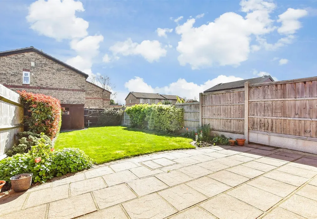 Rear Garden - Blunden Close, Dagenham, Essex - Wards of Kent
