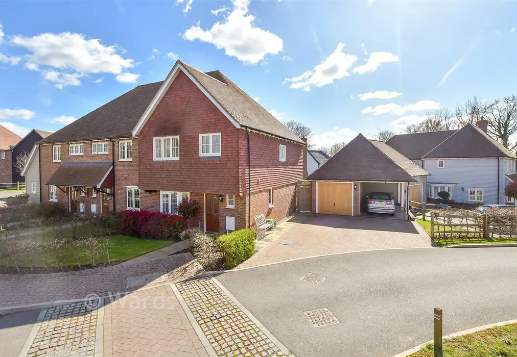 Front Web - Hawthornden Grove, Yalding, Maidstone, Kent - Wards of Kent