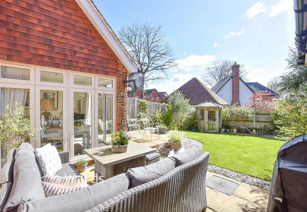 Rear Garden - Hawthornden Grove, Yalding, Maidstone, Kent - Wards of Kent