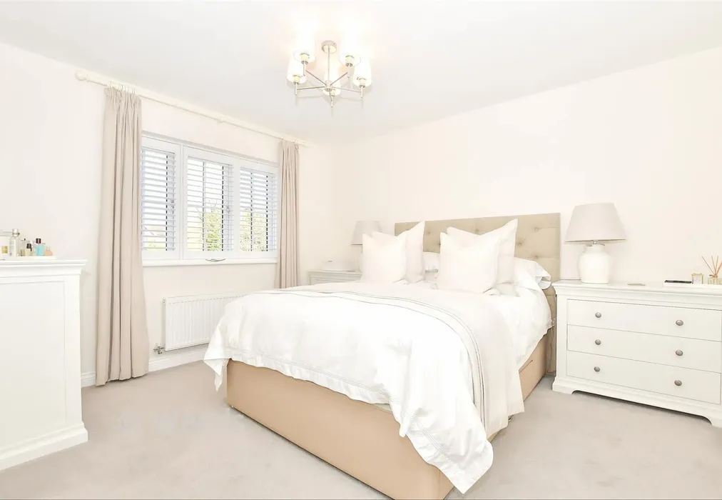Bedroom 1 - Hawthornden Grove, Yalding, Maidstone, Kent - Wards of Kent