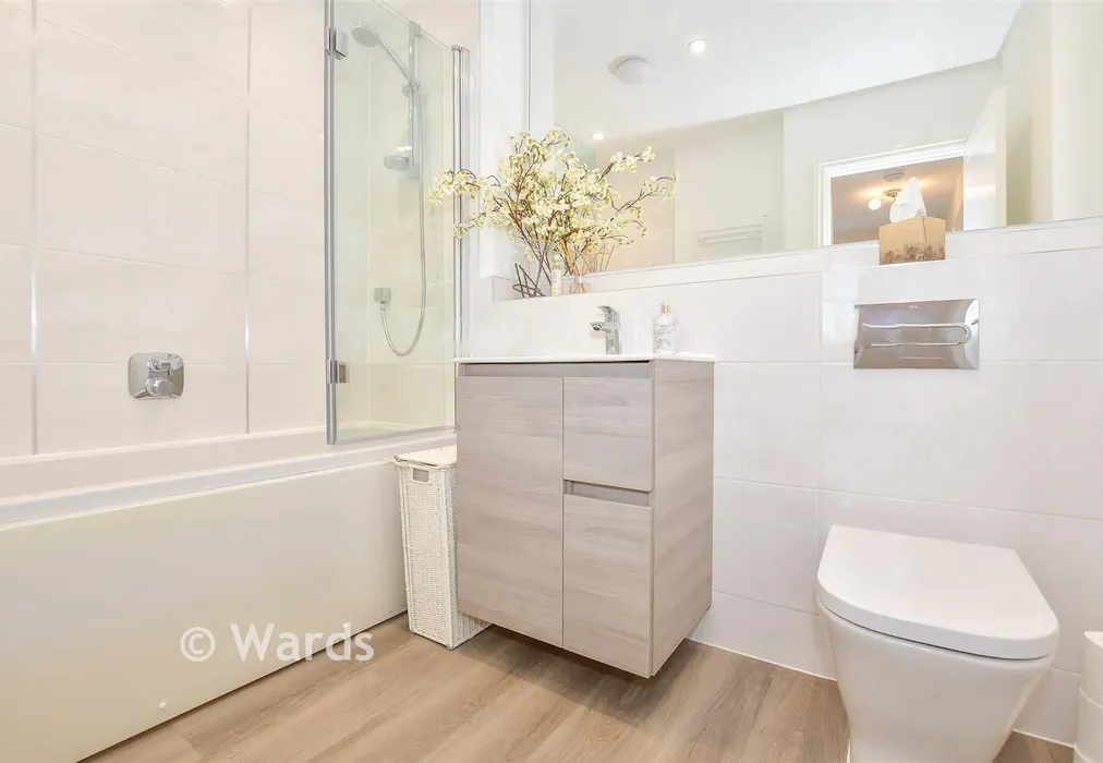 Bathroom - Hawthornden Grove, Yalding, Maidstone, Kent - Wards of Kent