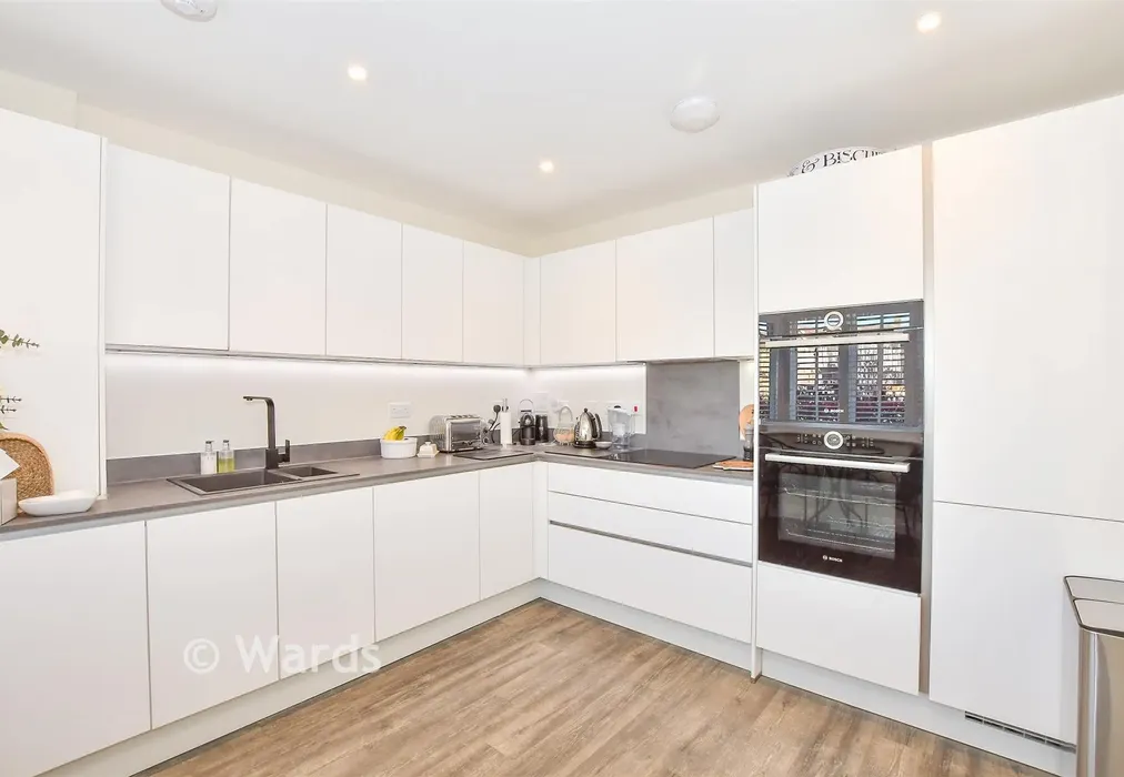 Kitchen - Hawthornden Grove, Yalding, Maidstone, Kent - Wards of Kent