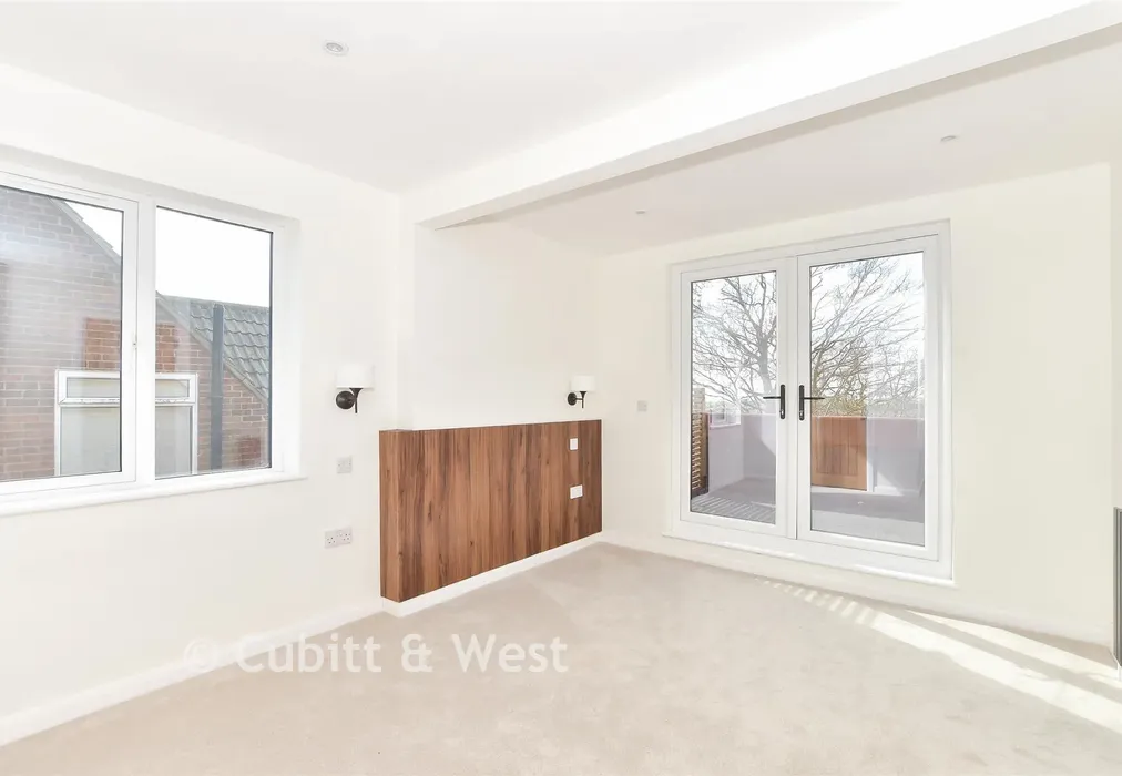 Bedroom 1 - Crescent Drive North, Woodingdean, Brighton, East Sussex - Wards of Kent