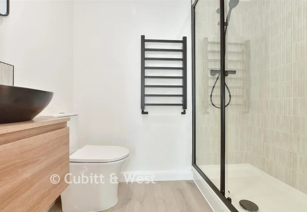 En-Suite Shower Room - Crescent Drive North, Woodingdean, Brighton, East Sussex - Wards of Kent