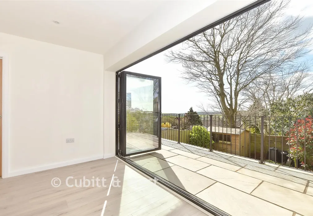 Internal Lifestyle Photograph - Crescent Drive North, Woodingdean, Brighton, East Sussex - Wards of Kent