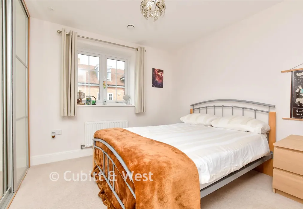 Bedroom 1 - William Way, Godstone, Surrey - Wards of Kent