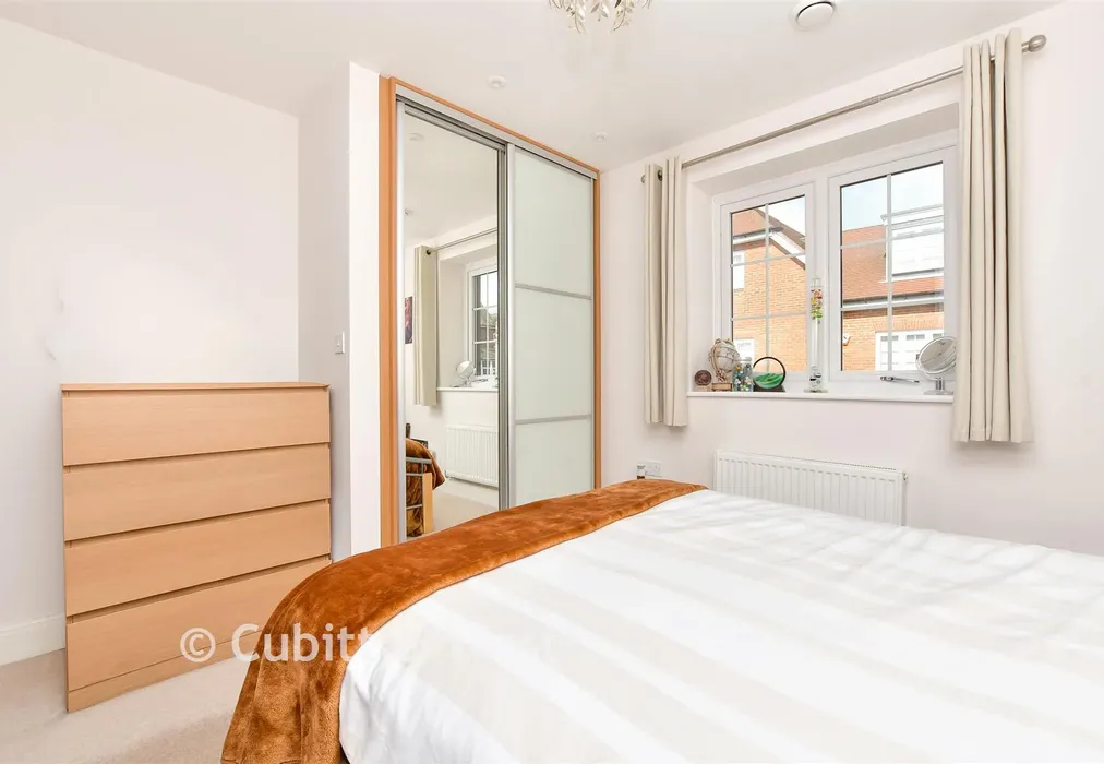 Bedroom 1 - William Way, Godstone, Surrey - Wards of Kent