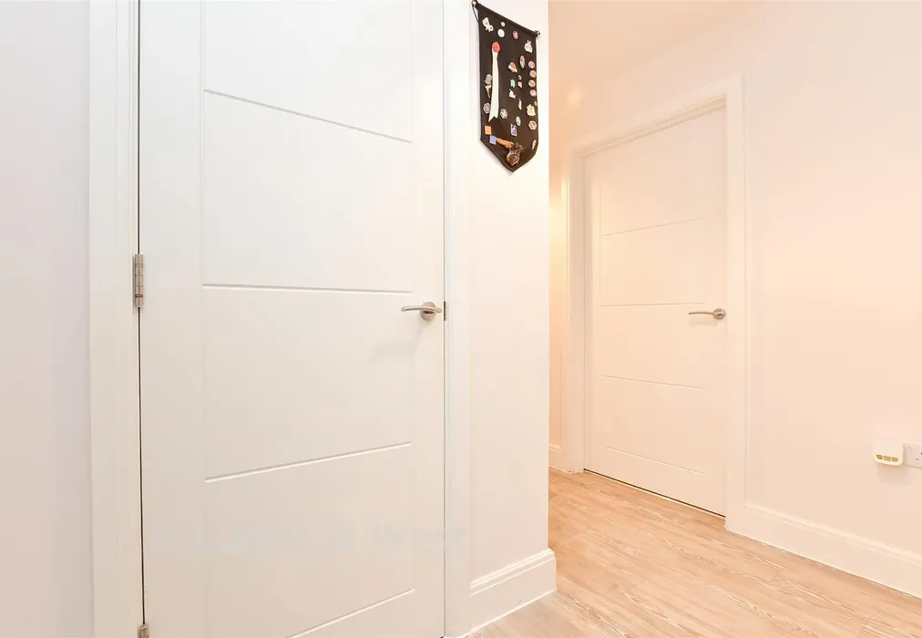 Entrance Hall - William Way, Godstone, Surrey - Wards of Kent