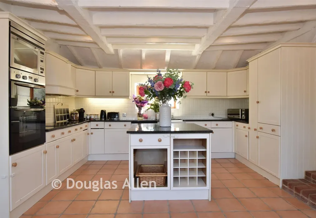 Kitchen/Breakfast Room - Ashwells Road, Pilgrims Hatch, Brentwood, Essex - Wards of Kent