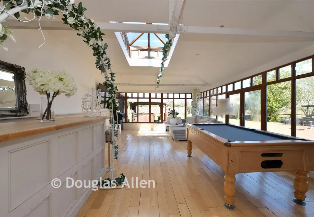 Games Room - Ashwells Road, Pilgrims Hatch, Brentwood, Essex - Wards of Kent