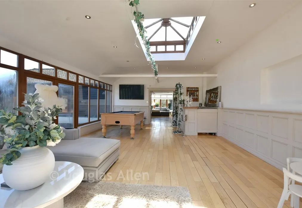 Games Room - Ashwells Road, Pilgrims Hatch, Brentwood, Essex - Wards of Kent