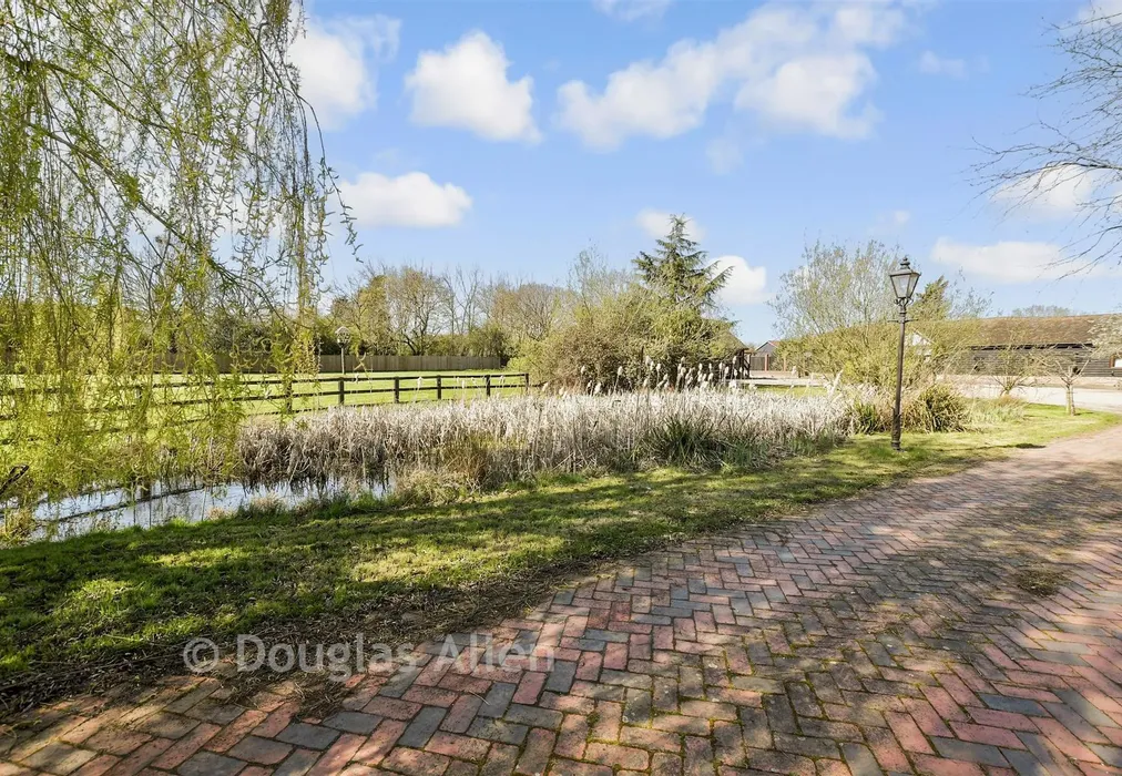 Surrounding Area - Ashwells Road, Pilgrims Hatch, Brentwood, Essex - Wards of Kent