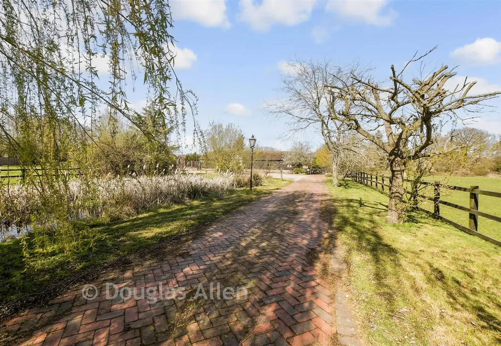 Surrounding Area - Ashwells Road, Pilgrims Hatch, Brentwood, Essex - Wards of Kent