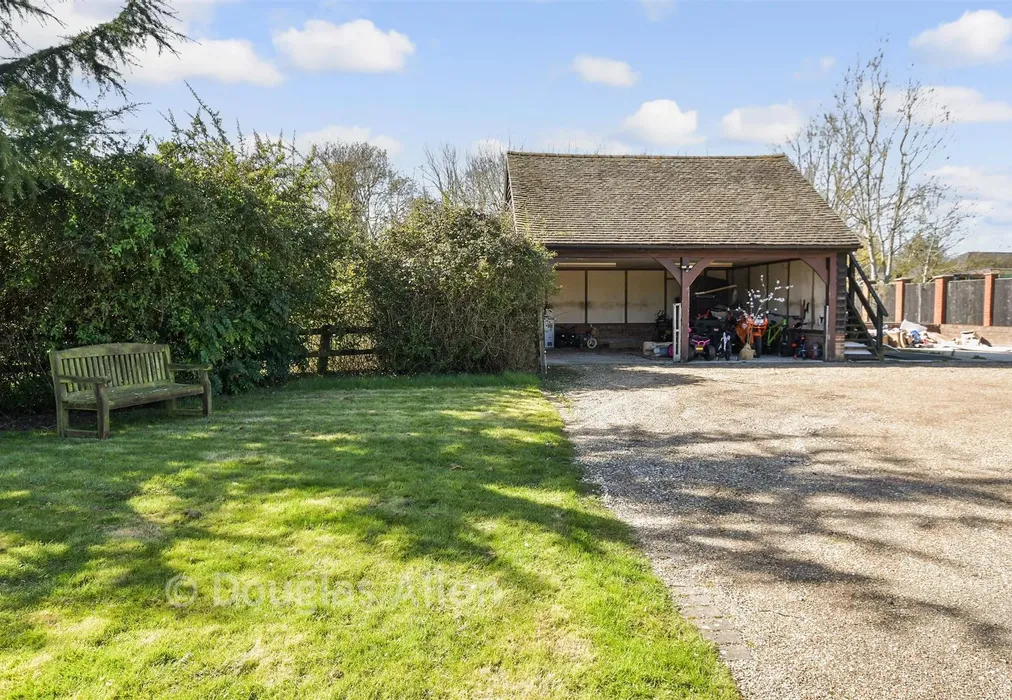Garage - Ashwells Road, Pilgrims Hatch, Brentwood, Essex - Wards of Kent