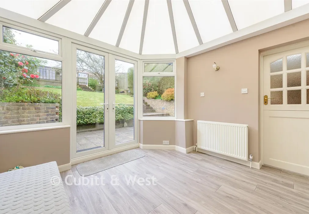 Garden Room - Chipstead Lane, Lower Kingswood, Tadworth, Surrey - Wards of Kent
