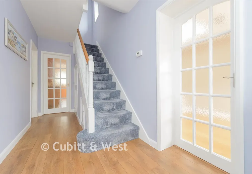 Entrance Hall - Chipstead Lane, Lower Kingswood, Tadworth, Surrey - Wards of Kent