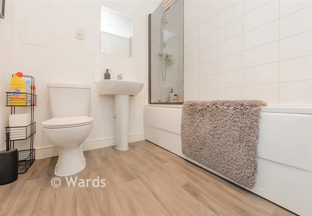 Bathroom - Tickner Drive, Ebbsfleet Valley, Swanscombe, Kent - Wards of Kent