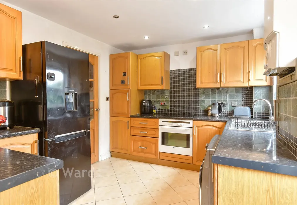 Kitchen - Abbeyfields, Faversham, Kent - Wards of Kent