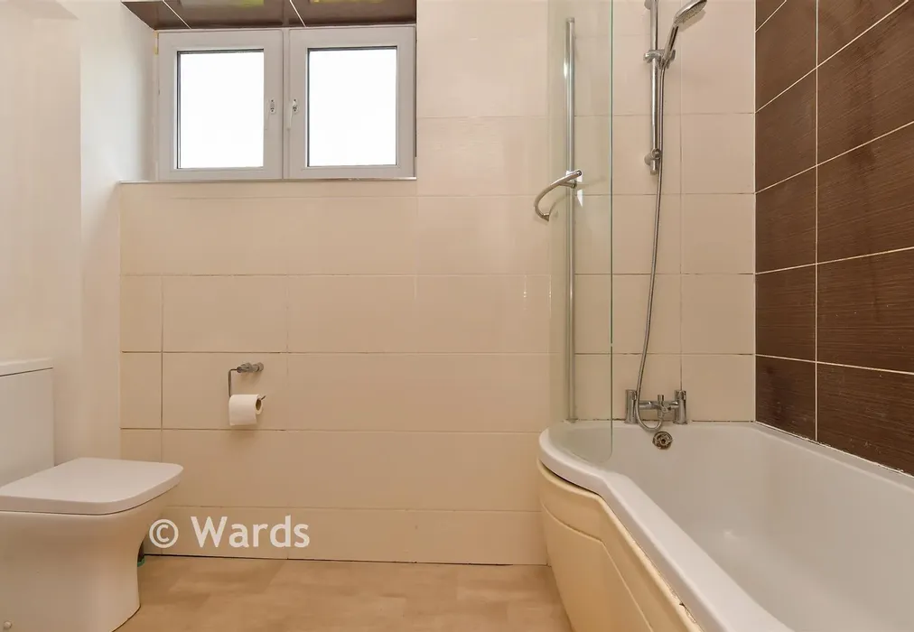 Bathroom - Abbeyfields, Faversham, Kent - Wards of Kent