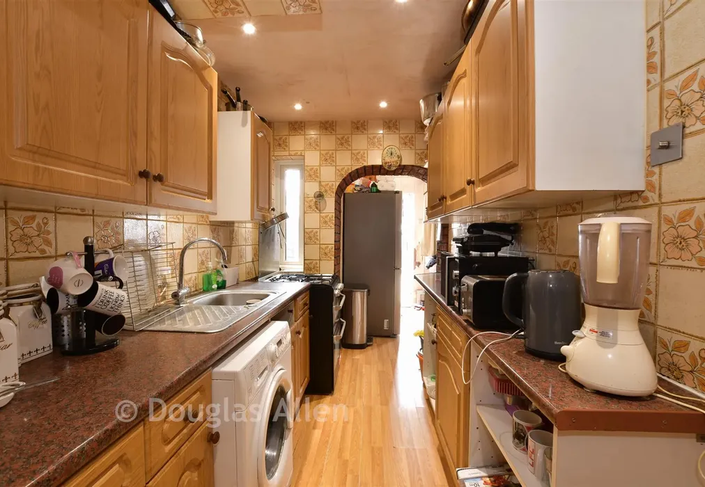 Kitchen - Chadwell Heath Lane, Chadwell Heath, Essex - Wards of Kent