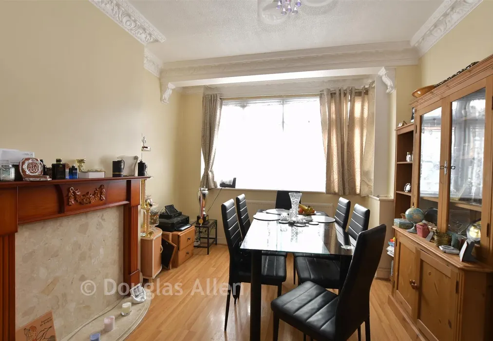 Lounge - Chadwell Heath Lane, Chadwell Heath, Essex - Wards of Kent