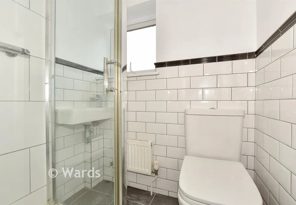 Bathroom - West Cliff Road, Ramsgate, Kent - Wards of Kent