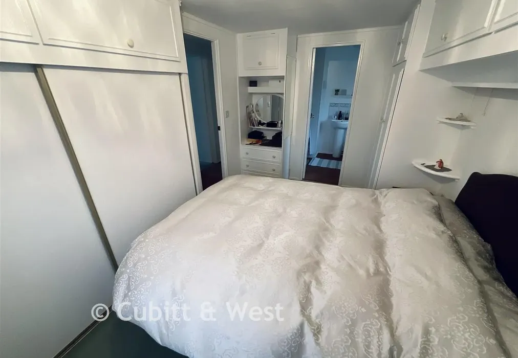 Bedroom 1 - Laburnum Court, Smallfield, Horley, Surrey - Wards of Kent