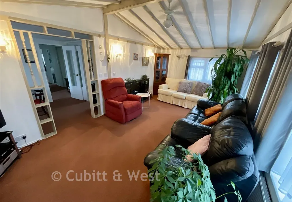 Lounge Area - Laburnum Court, Smallfield, Horley, Surrey - Wards of Kent