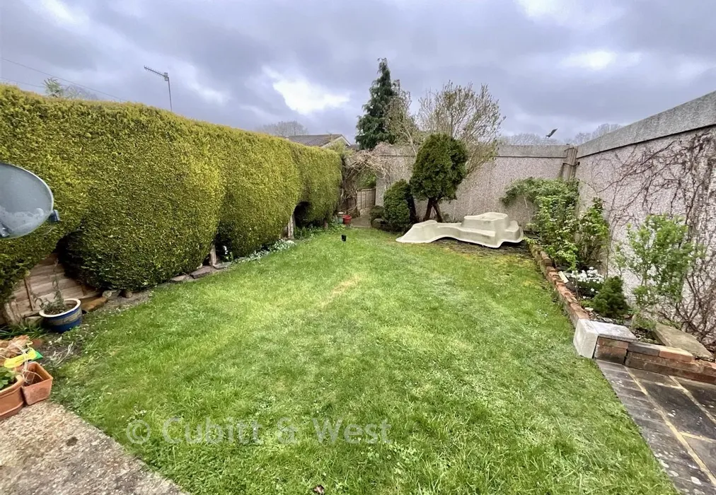 Rear Garden 2 - Laburnum Court, Smallfield, Horley, Surrey - Wards of Kent