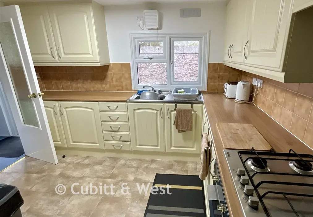 Kitchen 2 - Laburnum Court, Smallfield, Horley, Surrey - Wards of Kent
