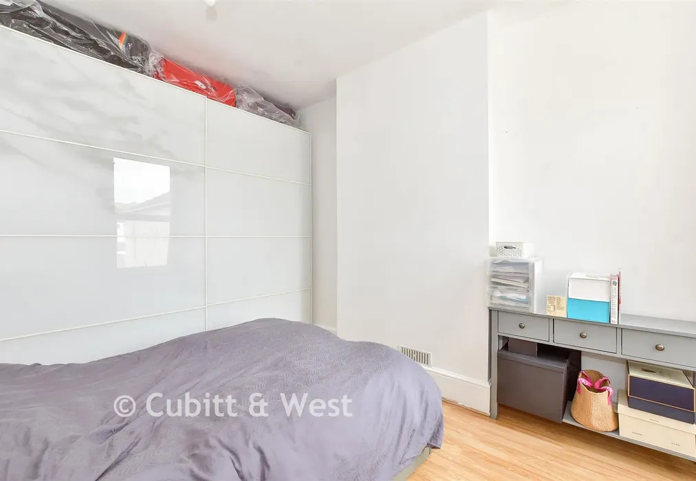 Bedroom 1 - North End Avenue, Portsmouth, Hampshire - Wards of Kent