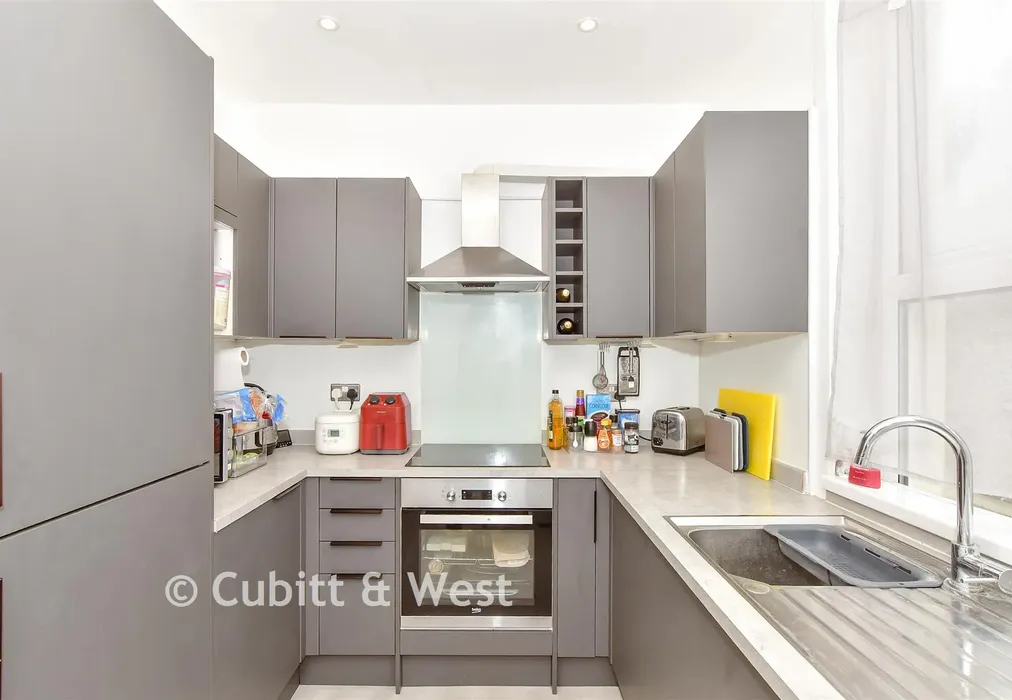 Kitchen - North End Avenue, Portsmouth, Hampshire - Wards of Kent