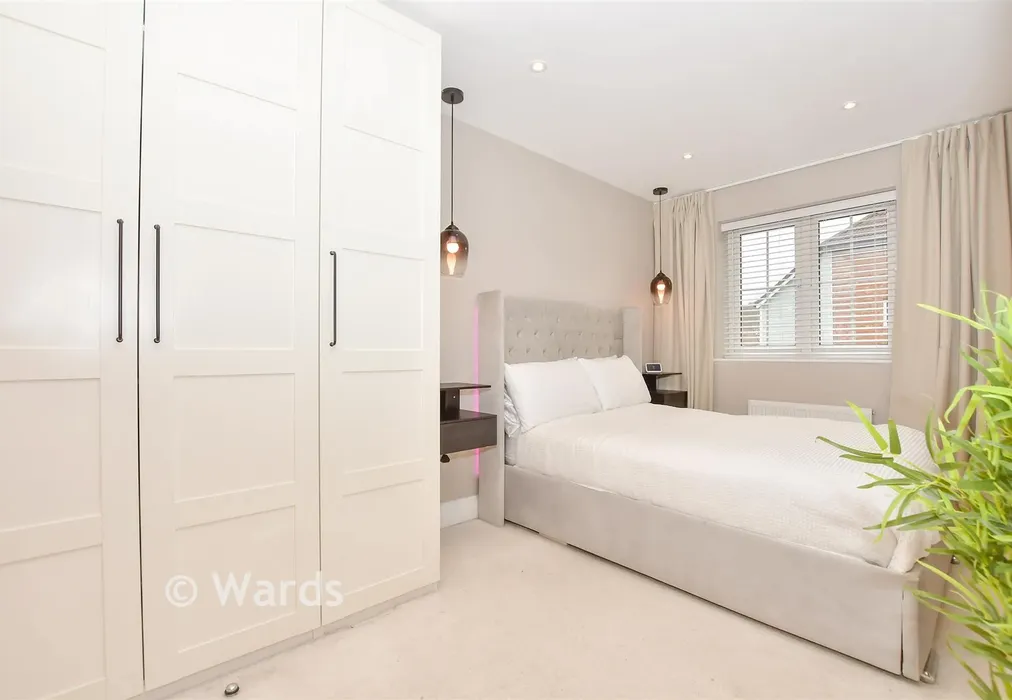 Bedroom 1 - Farleigh Heights, Tovil, Kent - Wards of Kent