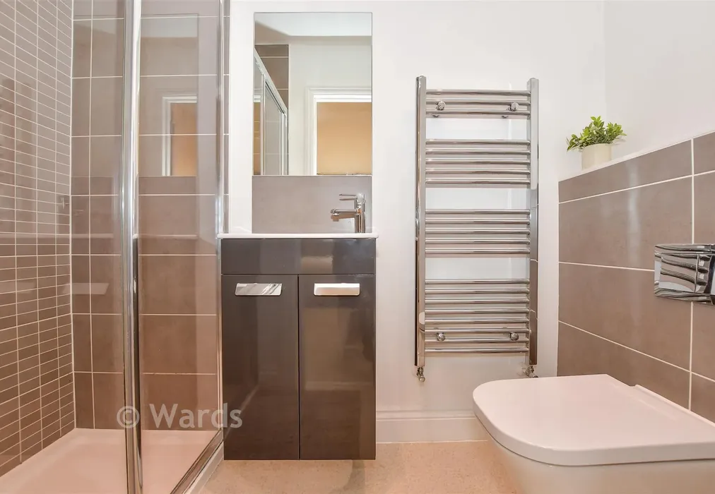 En-Suite Shower Room - Farleigh Heights, Tovil, Kent - Wards of Kent