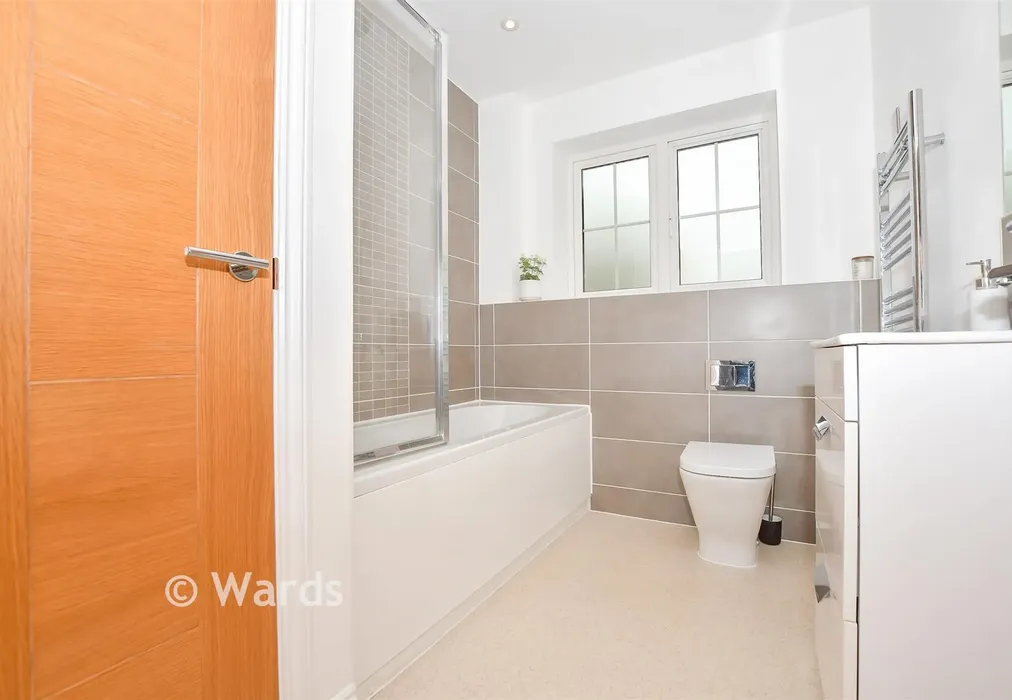 Bathroom - Farleigh Heights, Tovil, Kent - Wards of Kent